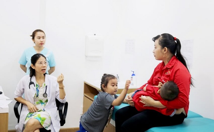 Trẻ đi ngoài màu xanh - Nguyên nhân và cách xử lý hiệu quả -4 Trẻ đi ngoài màu xanh - Nguyên nhân và cách xử lý hiệu quả -4
