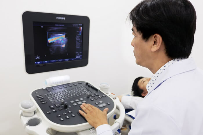 Đau bụng bên phải cần thăm khám Đau bụng bên phải cần thăm khám