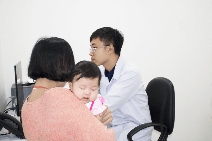 Trẻ bị sốt phát ban phải làm sao? -3 Trẻ bị sốt phát ban phải làm sao? -3